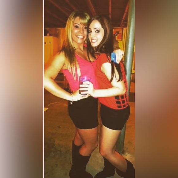 🚀MEET YOUR POSHER, KELLIE⚡️ - Picture 9 of 16